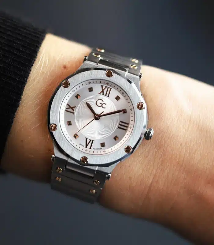 Prix montre pour Femme Guess Collection Y60001L1MF Tunisie Prix montre pour Femme Guess Collection Y60001L1MF Tunisie